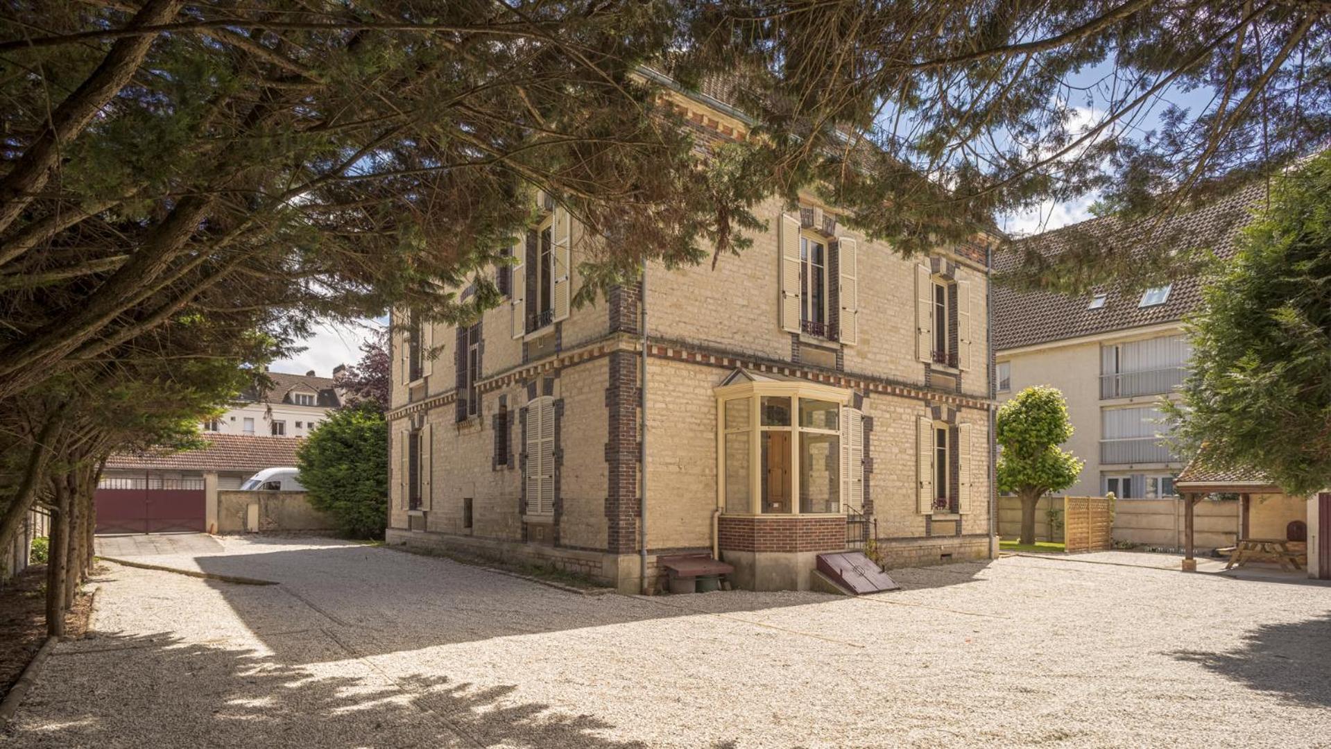 Bonappart 1 - Charme Napoleonien & Confort Troyes Exterior photo