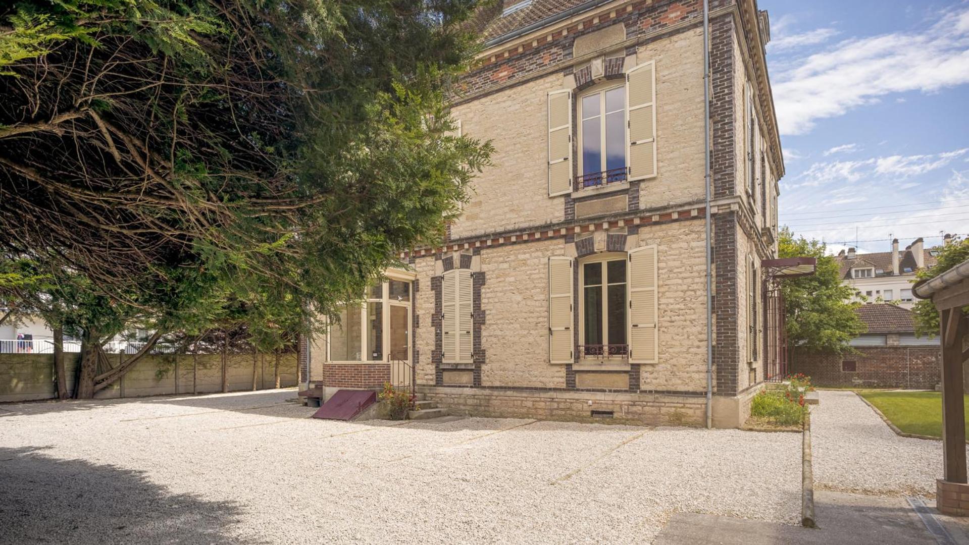 Bonappart 1 - Charme Napoleonien & Confort Troyes Exterior photo
